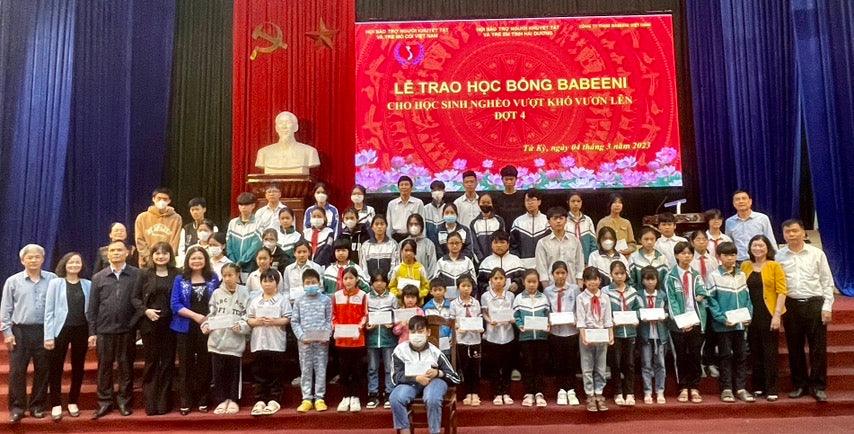 04 MAR SCHOLARSHIPS FOR UNDER PRIVILEGED CHILDREN AT HAI DUONG